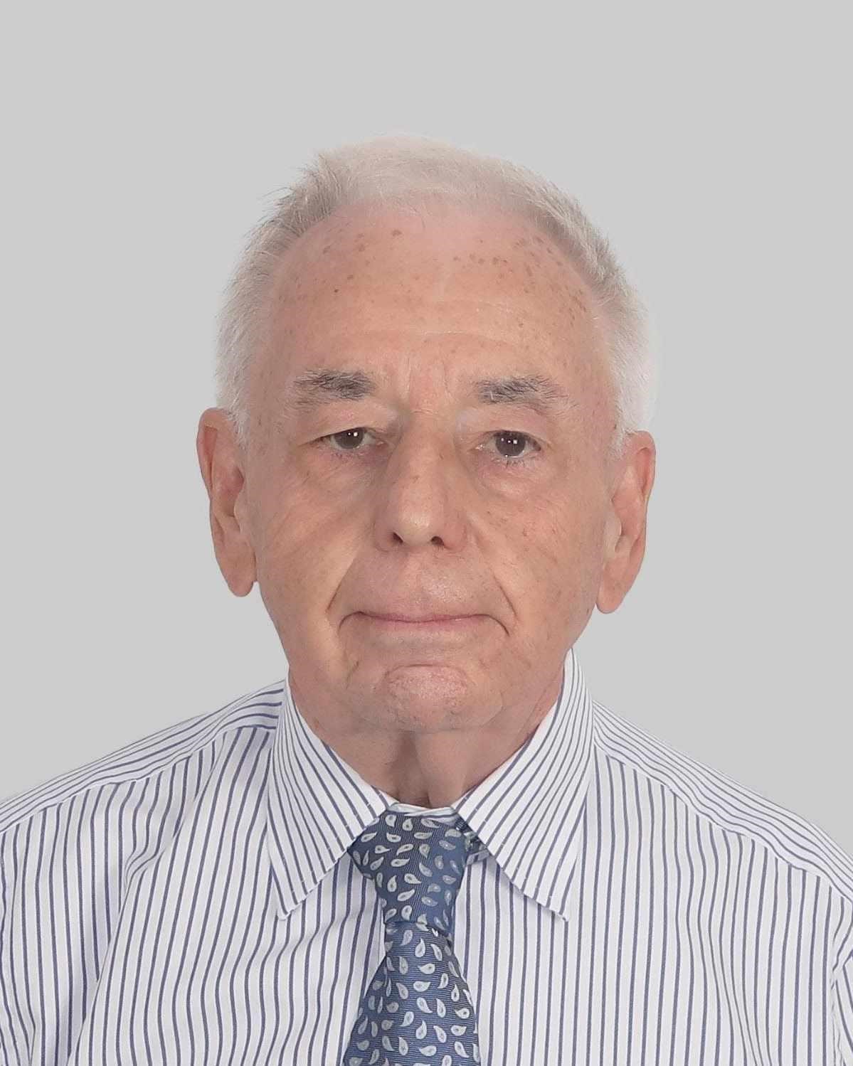 Dr. Thanachart Numnonda